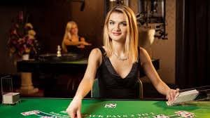 Bàn live casino Baccarat với dealer trực tiếp tại 789bet link